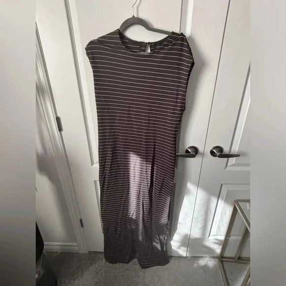 Club Monaco | Olive + White Striped Maxi Dress W/ Keyhole Back  | Size 14 - Picture 5 of 11